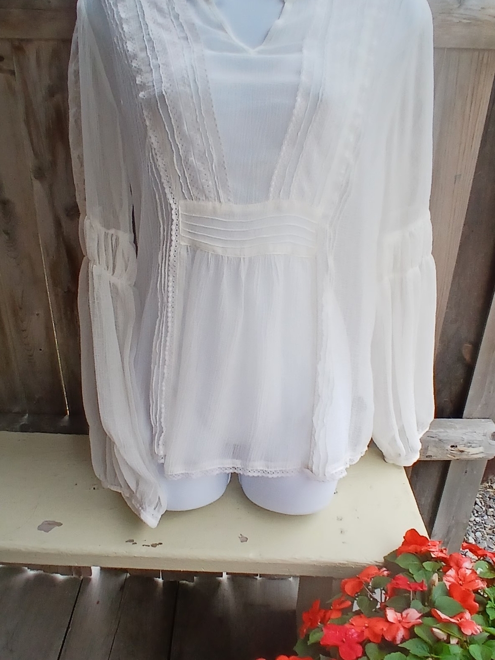 Chaudry Kc White Lightweight Peasant Boho Blouse Size S.  NWT